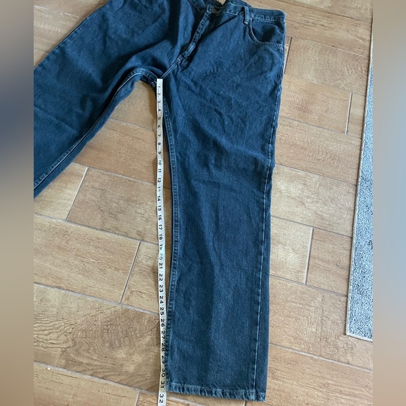 Wrangler Men's dark wash regular fit Jeans 42x32 - Picture 3 of 10